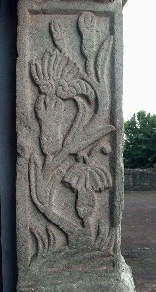 Santo Santiago, façade portal, right door jamb relief - Santiago Tilapa, México