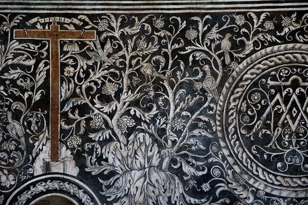 El Divino Señor, lower cloister walk mural, cross - El Divino Señor, lower cloister ambulatory murals