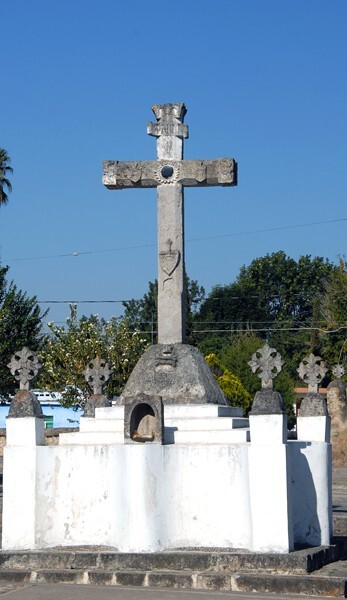 San Felipe, atrial cross, base & stump - San Felipe de los Alzati, Michoacán