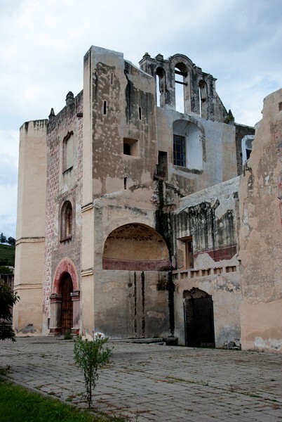 San Francisco, façade buttressing - Tepeyanco, Tlaxcala