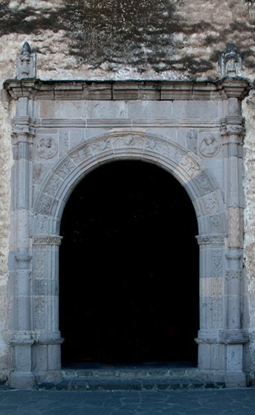 North portal - San Juan Bautista, façade, portería & posa chapels
