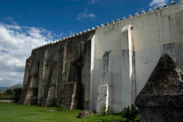 Exterior nave & buttressing - San Agustín, convento, large & small cloisters, apse