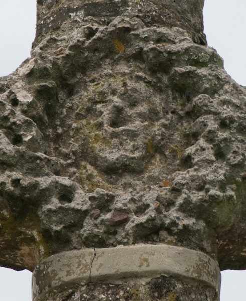 Front crossing, detail. - Cross of Doendó