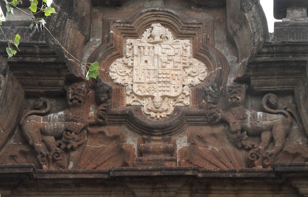 Main entrance gable, coat of arms and lion reliefs - ex-Hacienda Santa Mónica