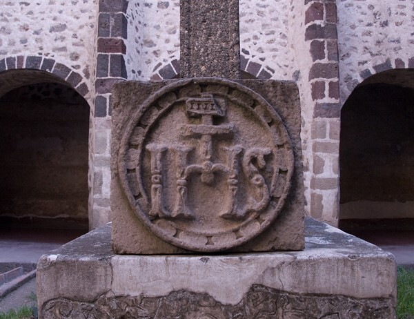 Lesser cloister, cross base - San Agustín, convento, large & small cloisters, apse