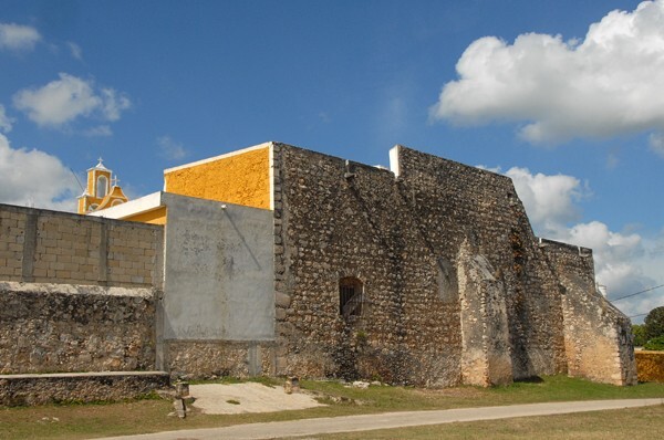 Santa Clara, apse & buttressing - Kimbilá, Yucatán