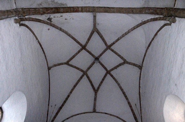 Sanctuary, ribbed vault & chancel arch - Las Monjas