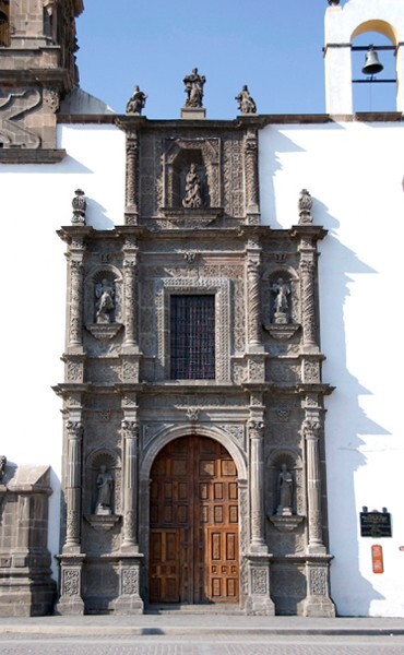 Façade - La Soledad