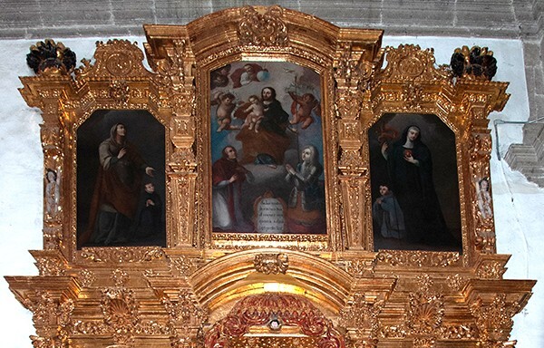 Right transept Nuestra Señora del Carmel altar, top tier - Capilla del Rosario