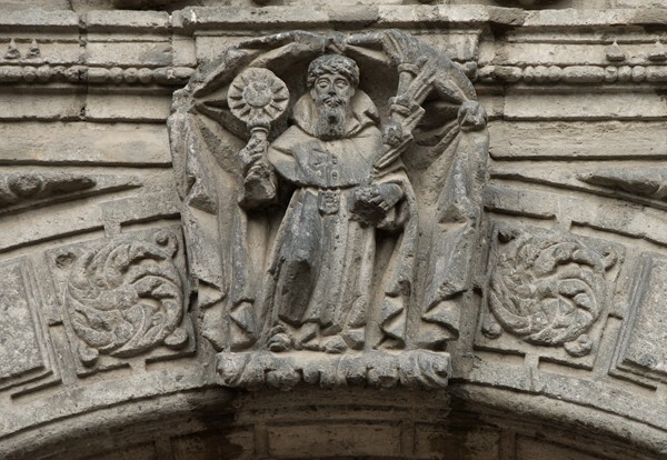 Lower cloister arch keystone relief, St. Ramon Nonato - La Merced (cloister)