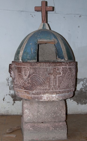 Santiago, baptismal font - Santiago Mezquititlán, Guanajuato