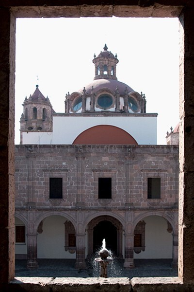 Morelia, Michoacán, Palacio Clavijero, patio - Michoacán