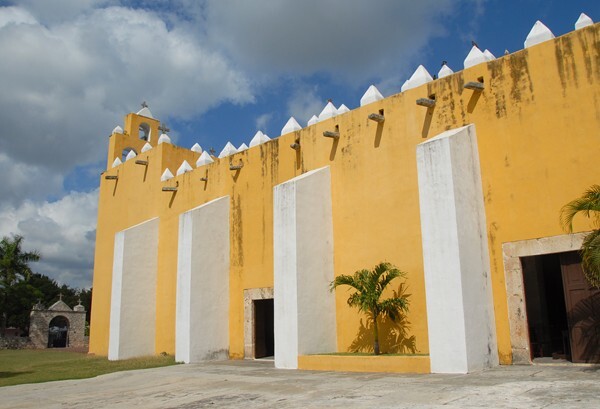 Exterior nave buttressing - Cholul, Yucatán