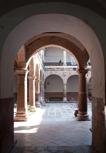 Cloister arches - San Nicolás de Tolentino
