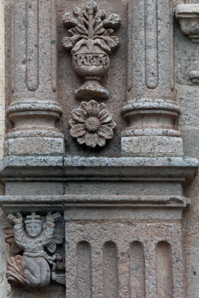 Façade portal, pilaster, columns & reliefs (left) - Façade, nave & sanctuary