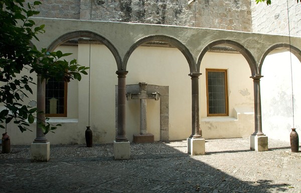 Convento, rear patio portería - Santa María Magdalena, cloister & convento