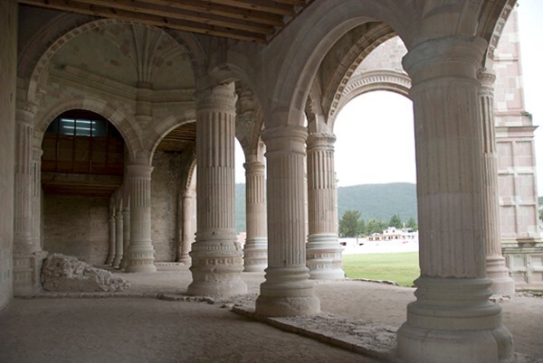 Capilla abierta, pillars & arches - Capilla abierta