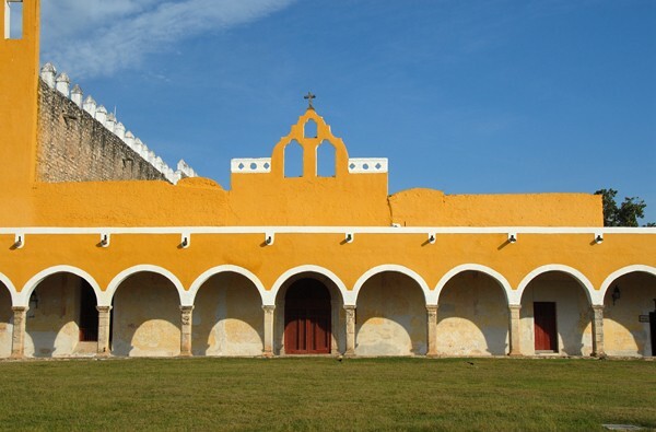 East atrio arcade - San Antonio de Padua