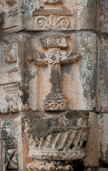 Portal, archivolt base cross (left) - Façade