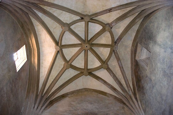 Cloister stairwell, ribbed vault - Santa María Magdalena, cloister & convento