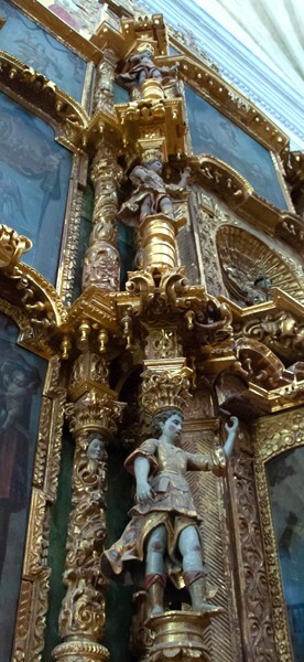 Three tiers - nave Nuestra Señora de los Dolores altar