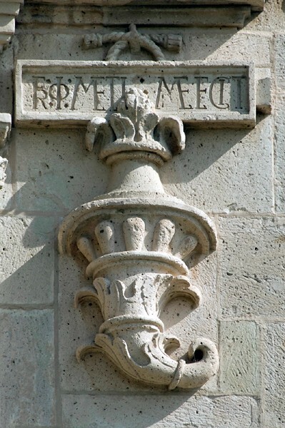 Portal detail (right) - Santa María Magdalena, church & portería