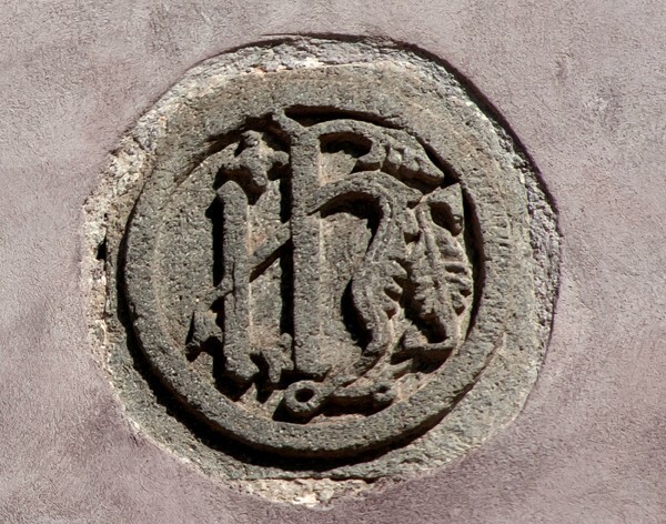 S portal alfiz, Christogram - La Purísima Concepción