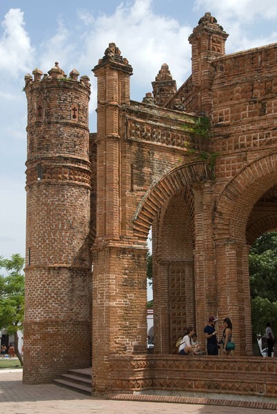 Turret & flying buttress - Fuente La Pila o La Corona
