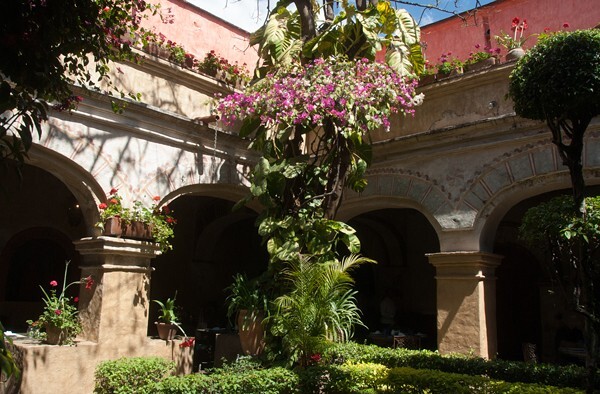 Santa Catalina de Sena, cloister arches - Santa Catalina de Sena