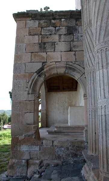 Capilla abierta, lateral arch - San Andrés, façade, capilla abierta, portería, posas, atrial cross & nave