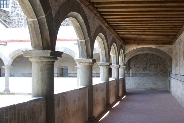 San Gabriel, upper cloister ambulatory - San Gabriel, cloister with murals