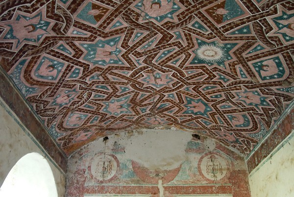 Portería, painted coffered ceiling - San Mateo
