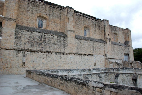 San Juan Bautista, cloister roof & exterior S nave wall clerestory - San Juan Bautista, convento & cloister