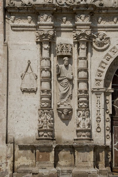 Façade, lower tier intercolumniation (left) - San Pablo, façade, portería & convento