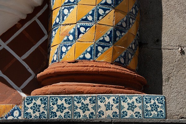 Façade, lower story column & base azulejos - San José