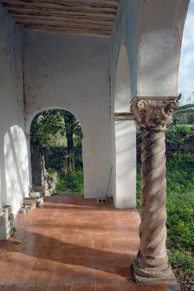 La Transfiguración, apse portería & column - Façade, porterías, high altar & baptismal font