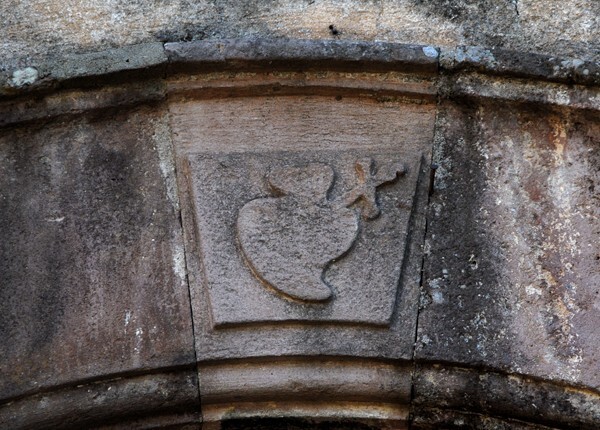 San Mateo, lateral portal, archivolt keystone relief - Irimbo, Michoacán