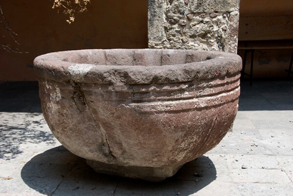 San Pedro, cloister, baptismal font - San Pedro Atocpan, México
