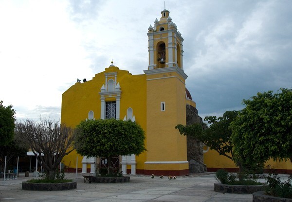 Santo Domingo, façade & bell-tower - Tepapayeca, Puebla