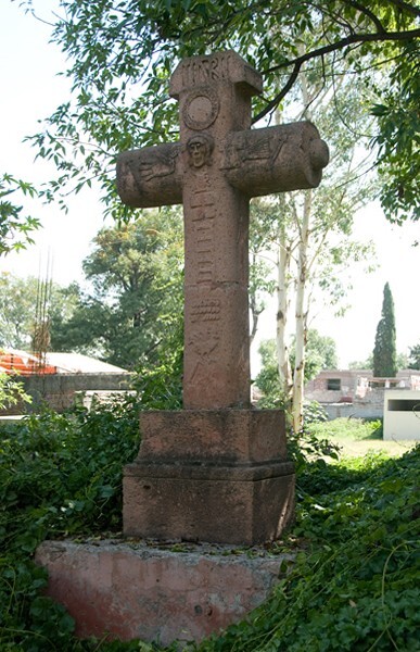 La Chiquita, garden cross - La Cañada, Querétaro