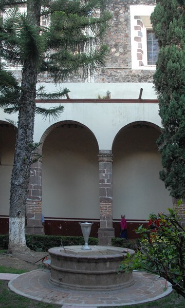 Santiago Apóstol, cloister fountain - Tuxpan, Michoacán