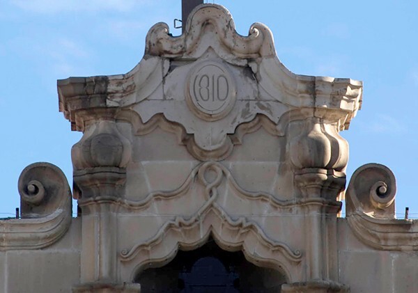Palacio Gobierno, façade gable relief - Durango, Durango