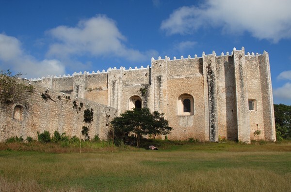 Santa Clara de Asís, exterior nave - Dzidzantún, Yucatán