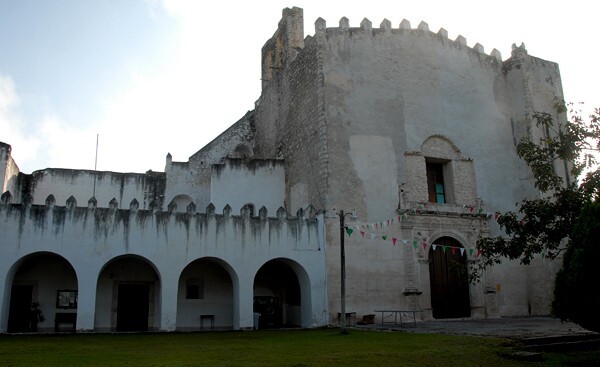 Santa Clara de Asís, façade & portería - Dzidzantún, Yucatán