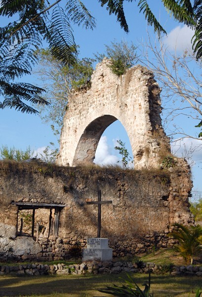 San Martín o de La Candelaria, chancel arch (capilla abierta) - Sucopo, Yucatán