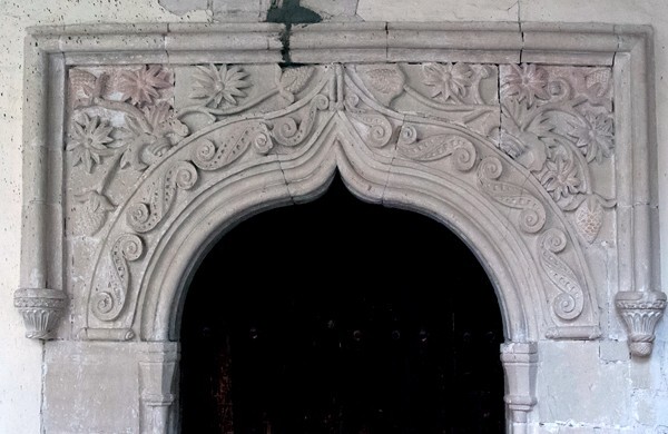 San Juan Bautista, cloister portal alfiz & ogee arch - San Juan Bautista, convento & cloister