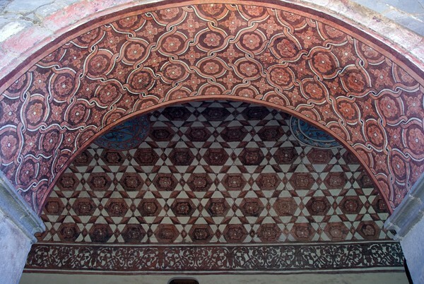 El Divino Señor, portería arch - El Divino Señor, façade, portería, N door, nave & atrial wall cross