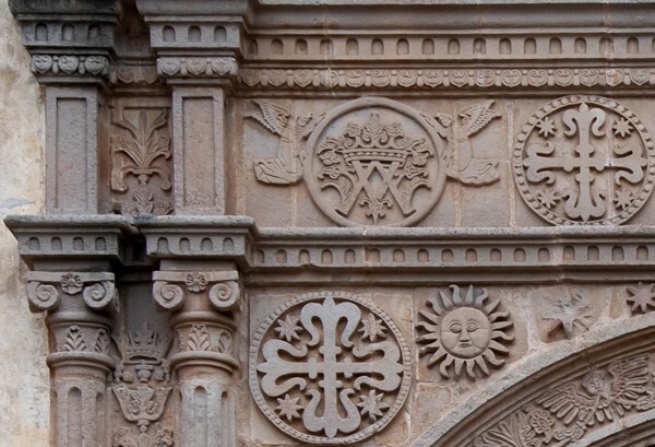 Façade portal, archivolt & architrave (left) - Façade, nave & sanctuary