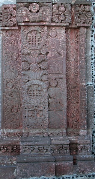 Santo Tomás, façade portal, right pilasters - Santo Tomás Tetliztaca, Hidalgo