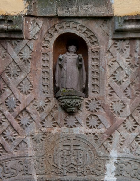 Façade portal, alfiz detail, sculpture niche - San Vicente Ferrer